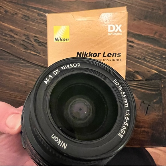 Nikon D50 DSLR Camera w/Accessories - Picture 10 of 16